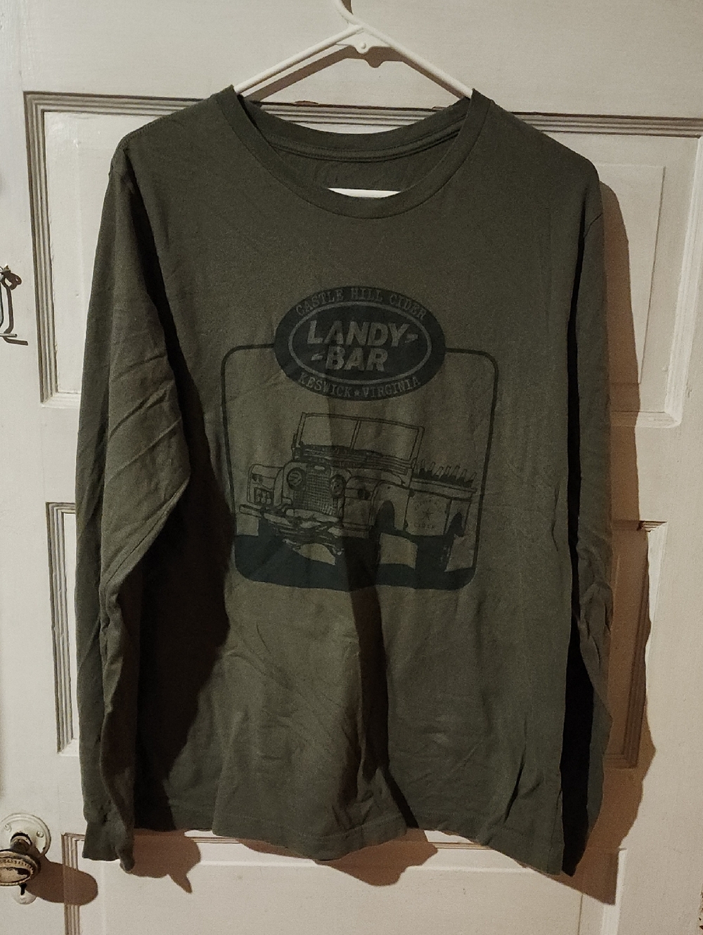 Landy Bar Castle Hill Cider Keswick Virginia Mens Long Sleeve T-Shirt Large
